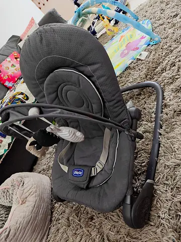 Chicco Hoopla Baby Bouncer - Moon Grey, gently used