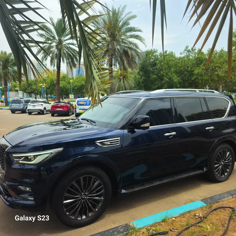 Infiniti QX80 2021 — photo 1 of 18