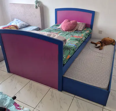 Kids single bed with built-in pull-out trundle - good condition