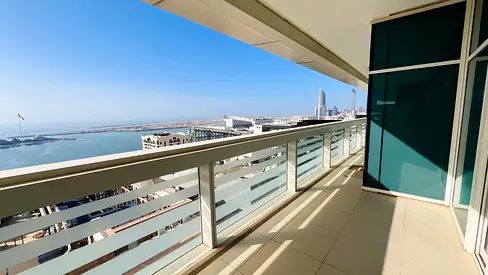 Spacious 3BR in prime location with Sea View