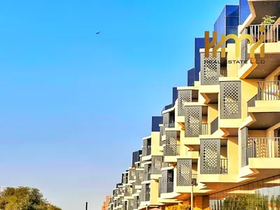 إطلالة على الفيلات | تصميم مميز | طابق مرتفع
