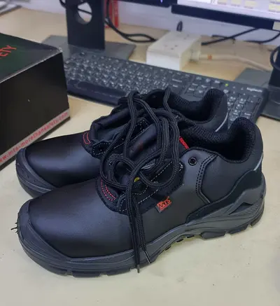 MTS shock absorber Safety Shoes - Brand New in Box (European Quality), size 43, Never used.