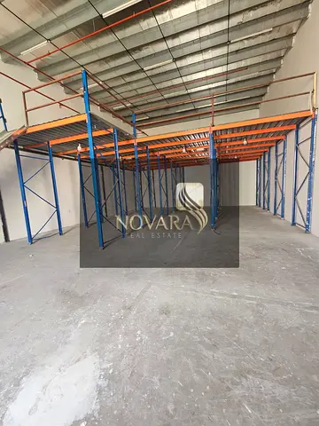 هل تبحث عن مستودع بموقع استراتيجي وتصميم عملي يناسب نشاطك التجاري أو الصناعي؟