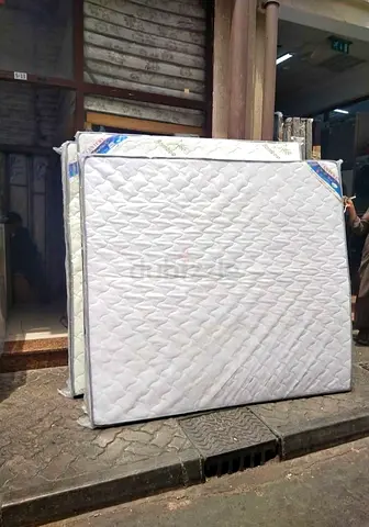 180x200cm King size mattress.  All times delivery available