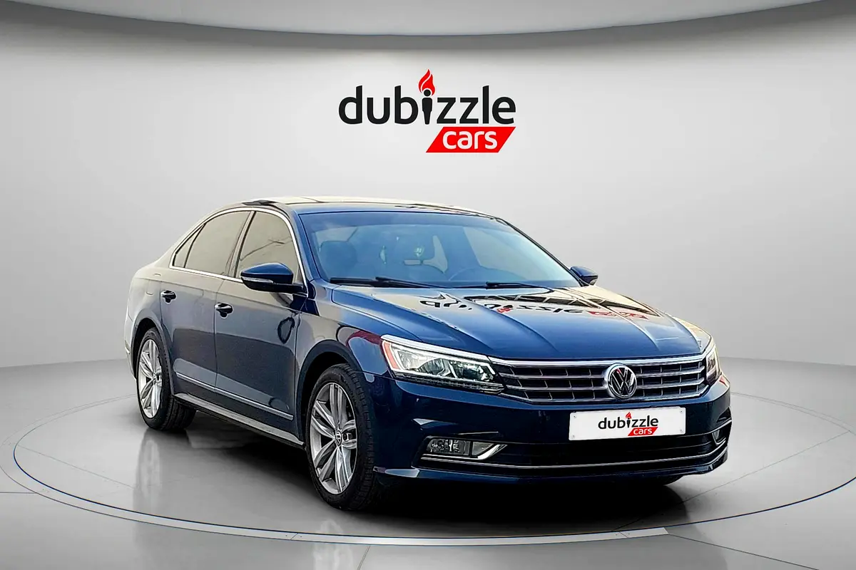 Volkswagen Passat 2019 — photo 1 of 15