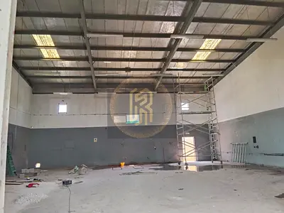 7000 sqft Road Facing Warehouse for Retail or Commercial use