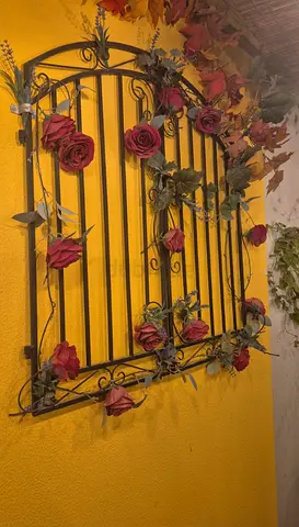 Decorative Wall Iron Trellis with Faux Roses