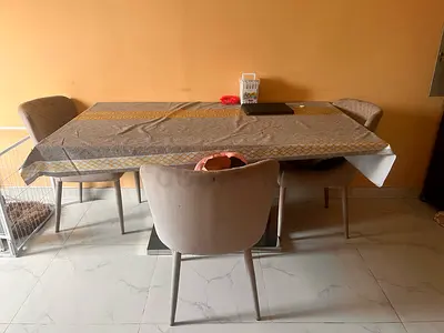 Dining table for sell with 6 chairs