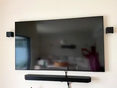 Samsung 75 Inch TV QLED 4K Smart
TV -  with Soundbar (excellent  condition)