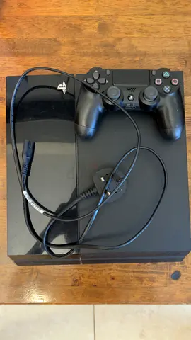 PS4 STANDARD EDITION WITH CONTROLLER (USED FOR 1 MONTH) CAN NEGOTIATE