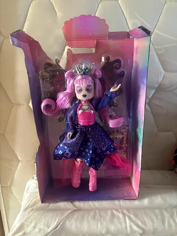 Brand new Royale high doll avrilla