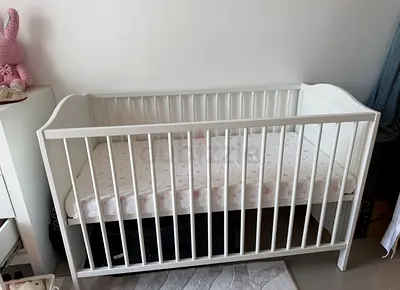 White Wooden Baby Crib in Good Condition