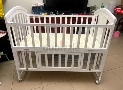 Bonfino White Wooden Baby Crib, Rocker with Mattress and storage — Good Condition