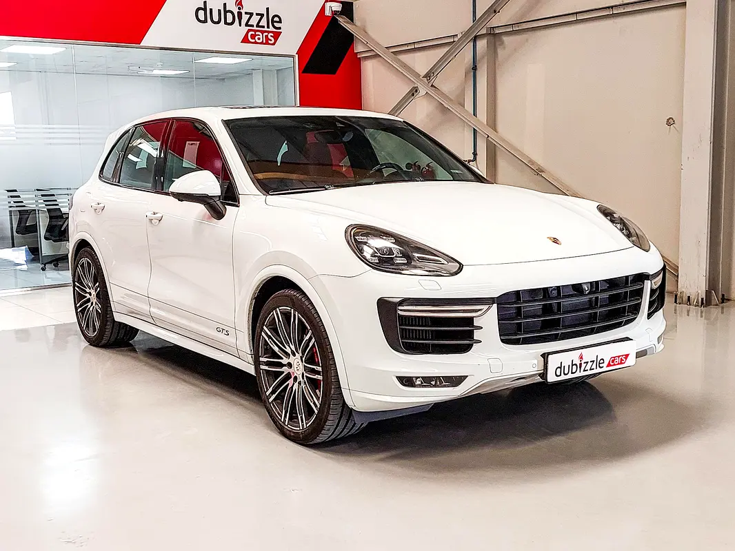 Porsche Cayenne 2017 — photo 1 of 16