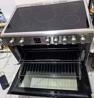 Stainless Steel Electric Range with Ceramic Hob and Oven - Excellent Condition