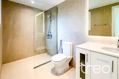 Upgraded | Vacant Now | Close to Lake