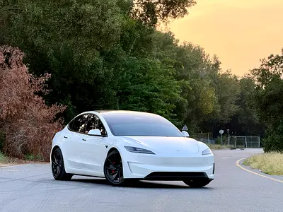 TESLA MODEL 3 PERFORMANCE GCC 2024 Service history (under warranty till 2032)  Original paint