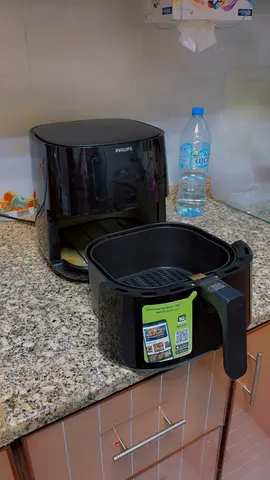 Philips Air Fryer (Basket Type) - Excellent Working Condition