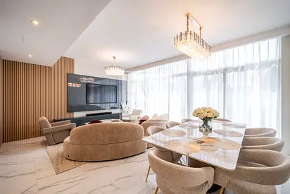 Upgraded | Fully Furnished | Middle Unit