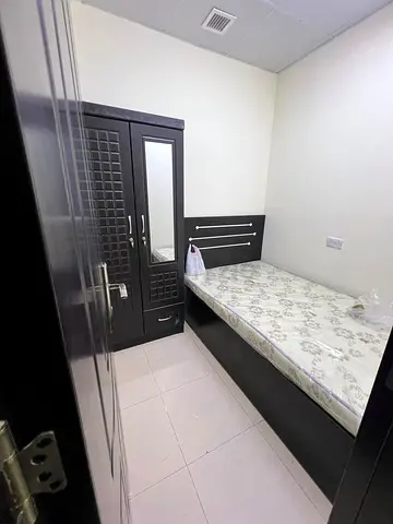 Partition room available burjman Al mamkhool