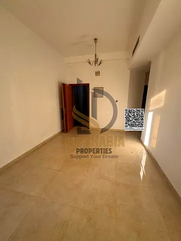 إذا كنت تبحث عن سكن مريح في موقع هادئ وقريب من الطرق الرئيسية، فهذه الشقة تعتبر خيار ممتاز خاصة لقربها من شارع الشيخ محمد بن زايد، مما يوفر سهولة تنقل