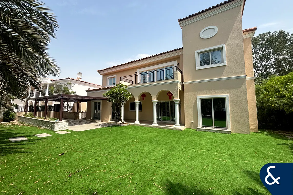 Huge Corner Unit Family Villa | Vacant June