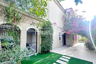 3 Bed | End Unit | Next To Pool + Park