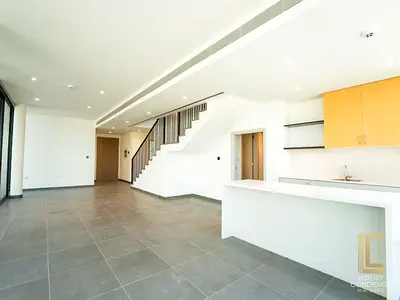CLOSE TO GLOBAL VILLAGE | SPACIOUS 4 BED | CORNER