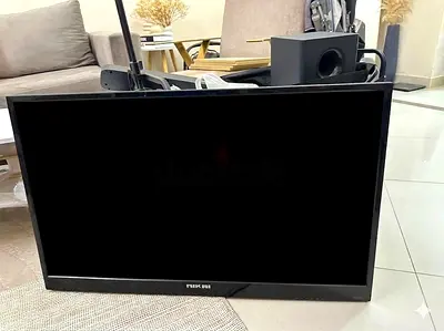 43-inch NIKAI Flat Panel TV/Monitor in Good Condition