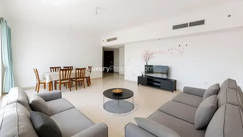 Bright And Spacious | 2 Bedroom | Lake View
