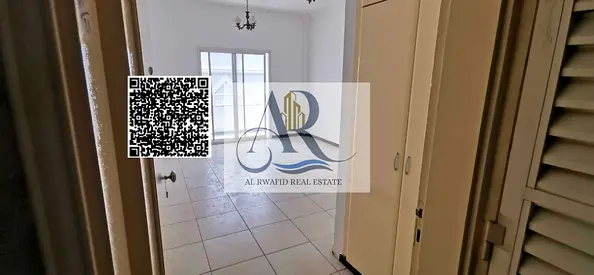 متاح للإيجار السنوي شقة مميزة في منطقة النعيمية على شارع الملك فيصل، أحد أهم المواقع الحيوية التي توفر سهولة الوصول إلى جميع الخدمات الأساسية