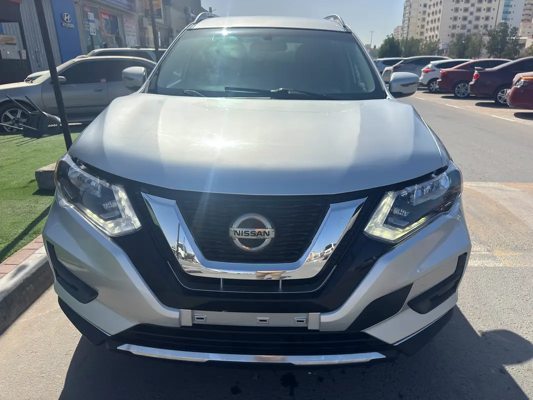 Nissan Rogue 2018 — photo 1 of 11