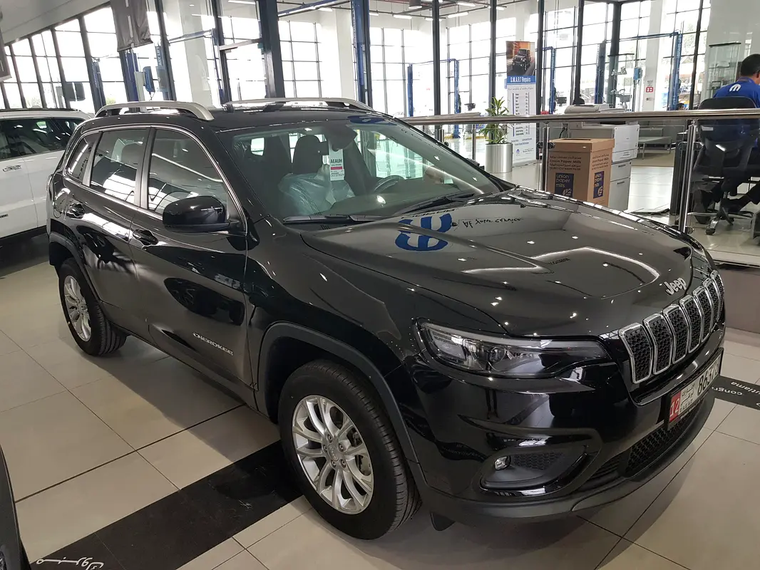 Jeep Cherokee 2019 — photo 1 of 16