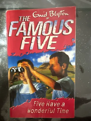 The Famous Five: Five Have a Wonderful Time by Enid Blyton (paperback)