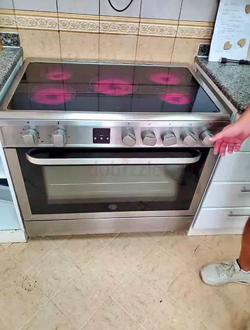 Stainless Steel Electric Range with Ceramic Hob and Built-in Oven - Good Working Condition