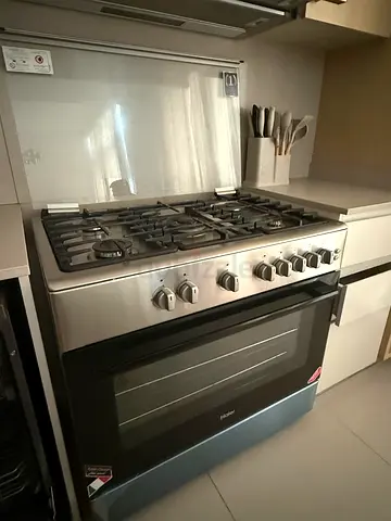 Almost new freestanding gas range with oven - stainless steel 90 cm