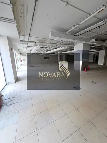 محل تجاري بمساحة ٦٥٠٠ قدم للايجار في عجمان منطقة الراشدية 3 على الشارع الرئيسي