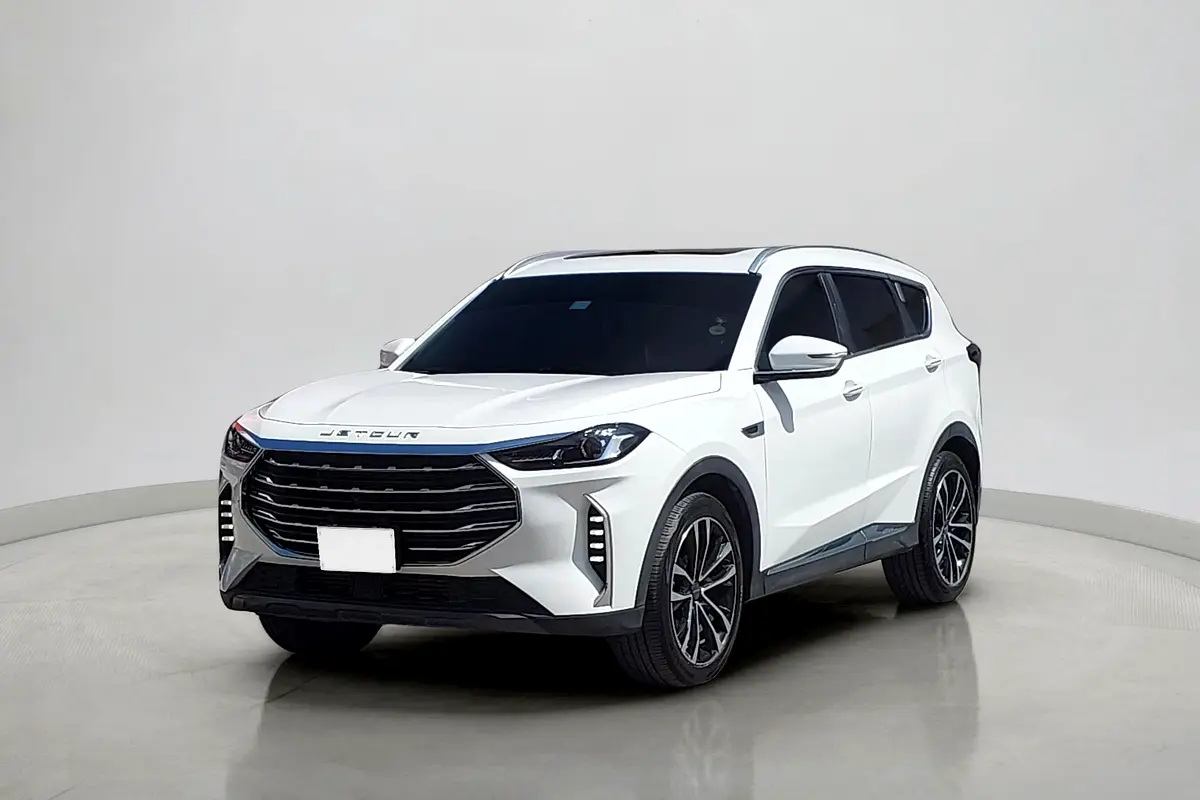 Jetour X70 Plus 2023 — photo 1 of 17