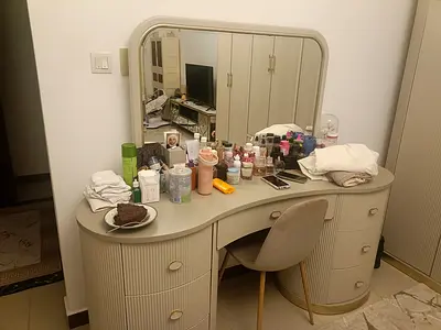 Beige Vintage-Style Dressing Table with Mirror