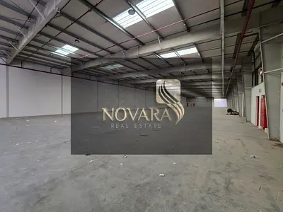 مستودع فاخر للإيجار في مدينة الإمارات الصناعية، الشارقة – مساحة 23,360 قدم²، كهرباء 35 كيلو فولت، الإيجار 1,050,960 درهم