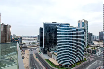 HIGH FLOOR | CANAL VIEW | KITCHEN APPLIANCES