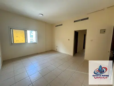 شقة غرفة وصالة للإيجار في المجرة الشارقة بإطلالة بحرية تكييف وغاز مركزي موقع مميز سكن مريح قريب من الخدمات مع 4 دفعات