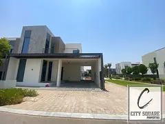 Vacant Corner unit / near the park