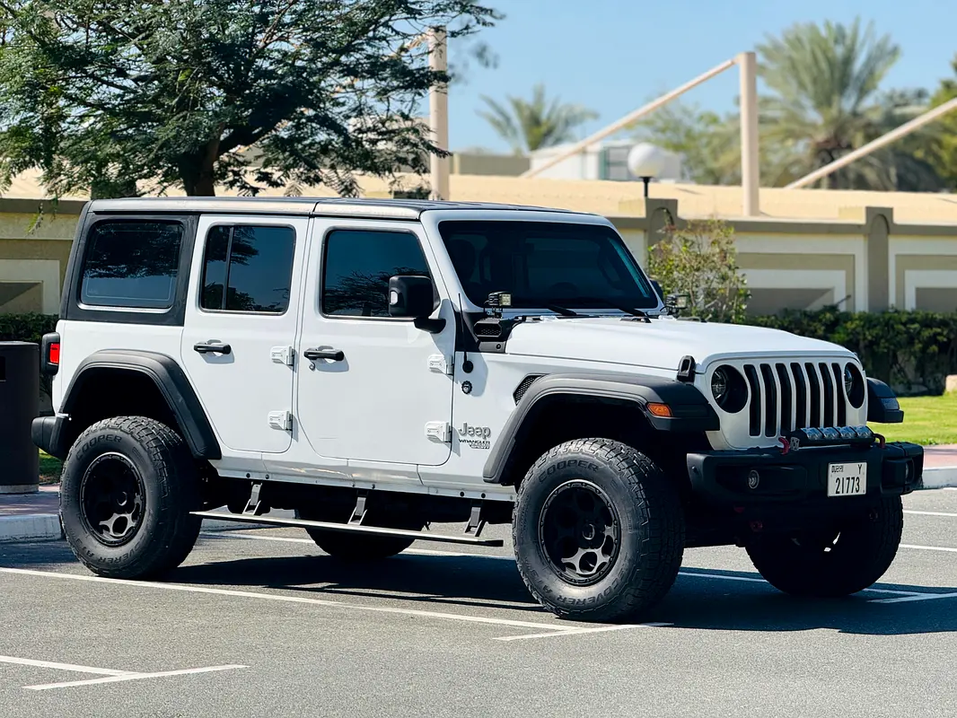 Jeep Wrangler 2018 — photo 1 of 10