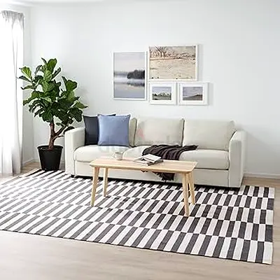 1.5k now at 750 !! VERY LARGE RUG. QUICK SALE. FREE DELIVERY