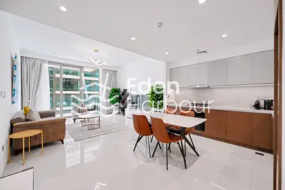 LARGE LAYOUT | FURNISHED | DUAL VIEWS