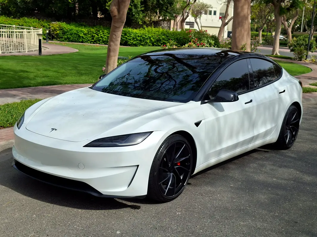 Tesla Model 3 2024 — photo 1 of 18