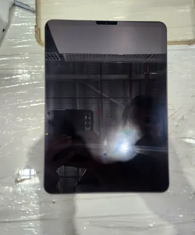 Ipad pro 11 2nd generation 💯 % ok only body scratches 6gb 128gb