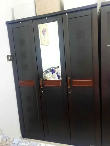 Wardrobe with 3 doors