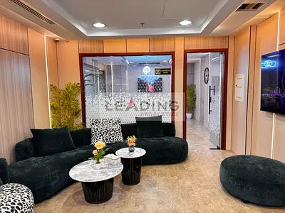 Fully Furnished || Upgraded || Spacious Layout